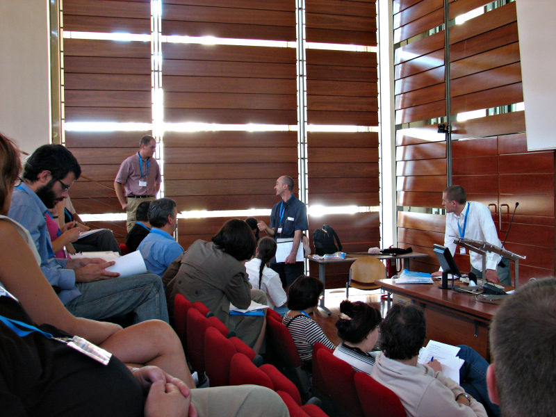 File:COGAIN2006-conference-discussions.jpg